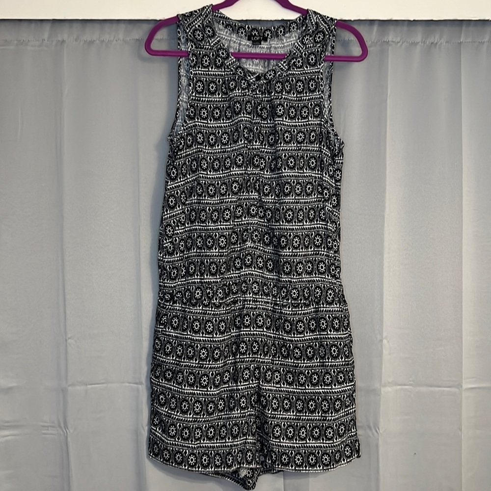 Sleeveless black and white romper